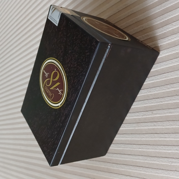 Cubano Wooden Cigar Box - Picture 3 of 10